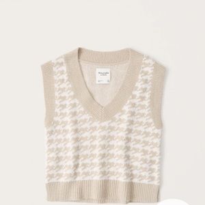Abercrombie & Fitch Fuzzy Cropped Sweater Vest NWT